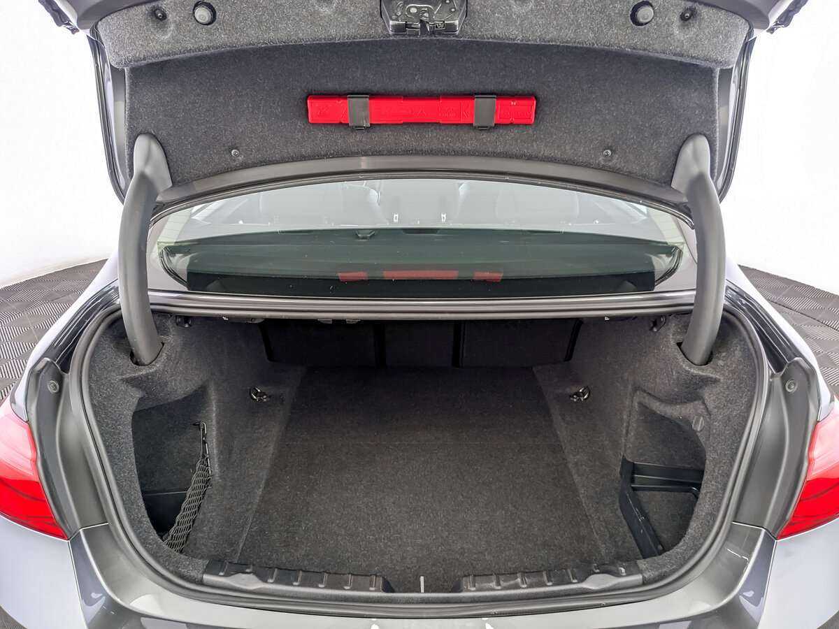 BMW 3 серии с пробегом — 2018 год. Фото: #9