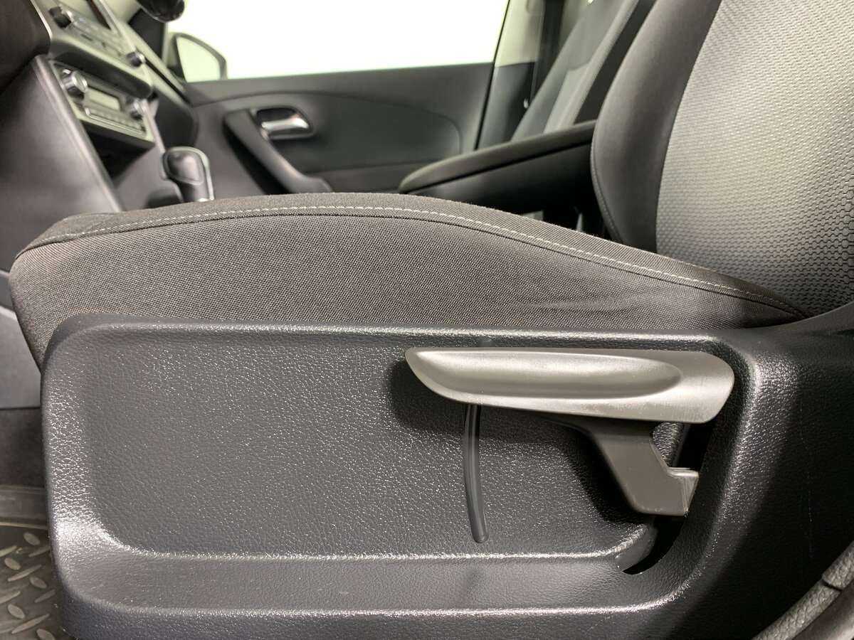 Volkswagen Polo с пробегом — 2015 год. Фото: #13