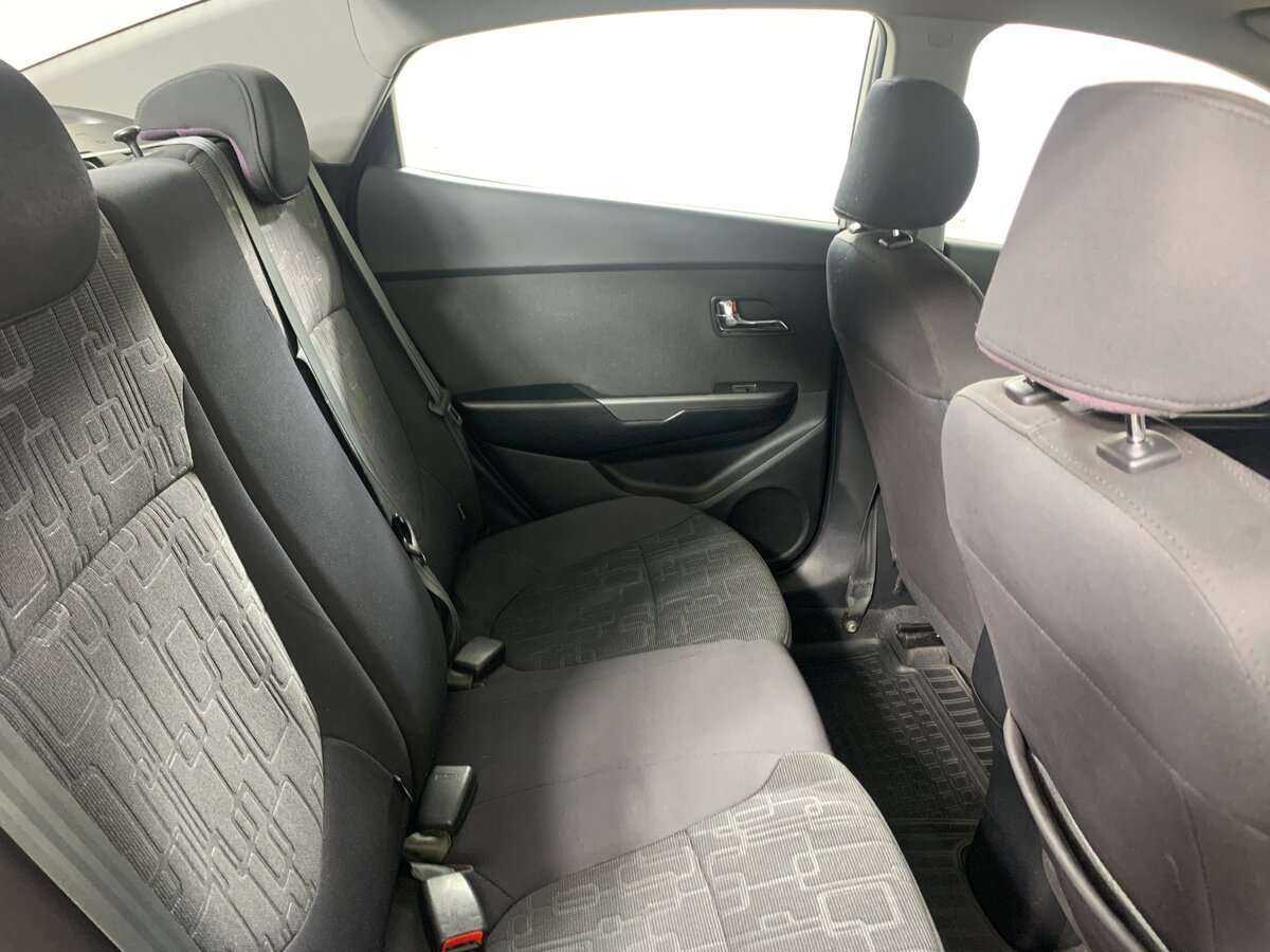 Kia Rio с пробегом — 2012 год. Фото: #13