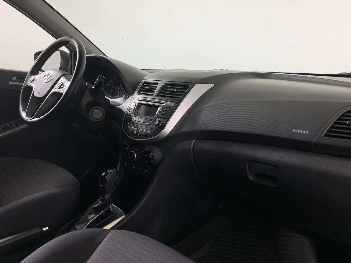 Hyundai Solaris с пробегом — 2014 год. Фото: #10