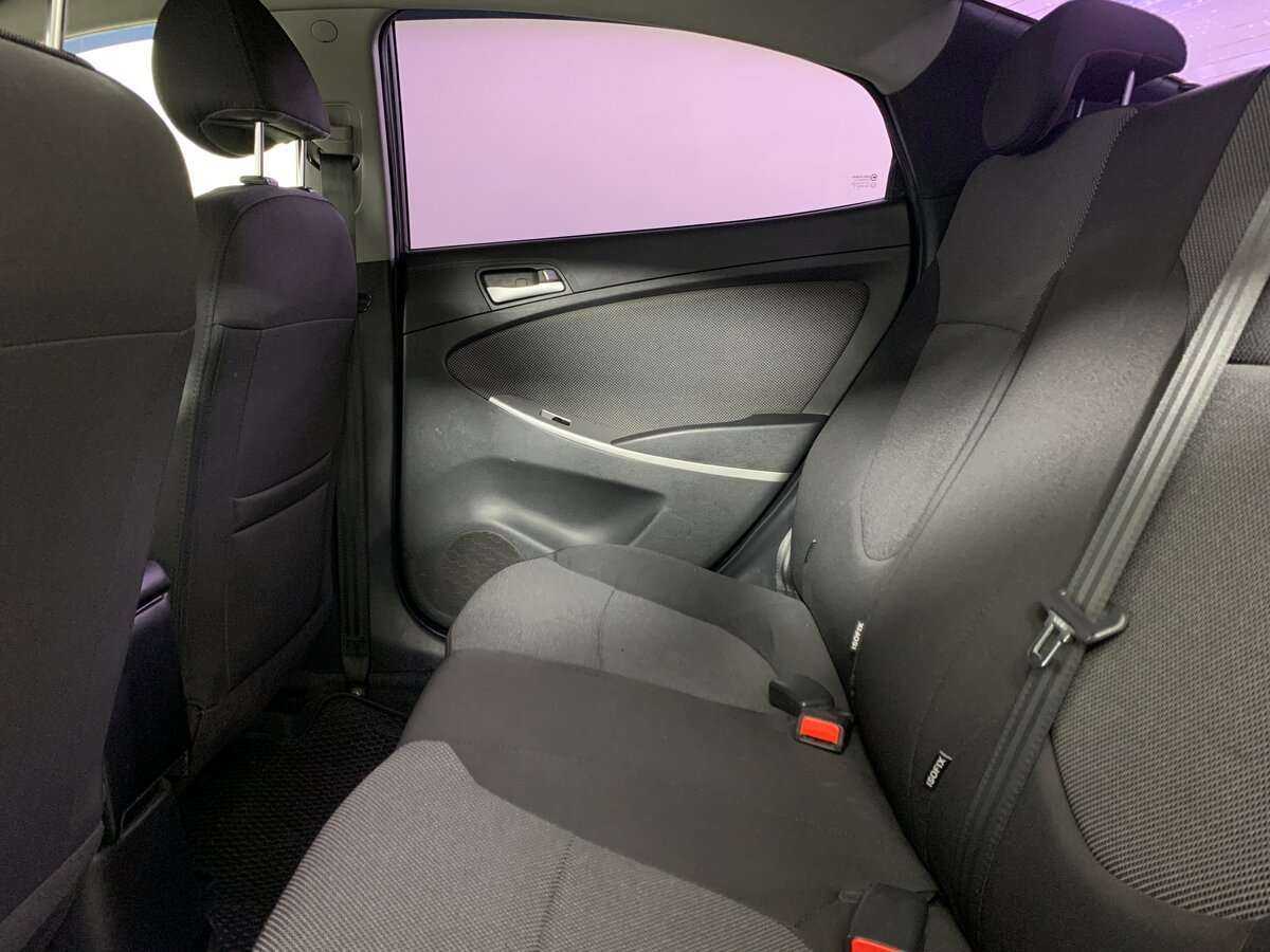 Hyundai Solaris с пробегом — 2012 год. Фото: #15