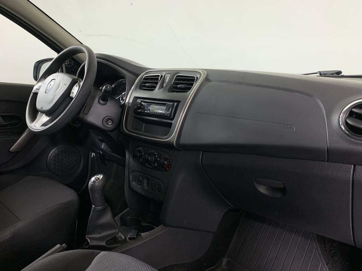 Renault Sandero с пробегом — 2017 год. Фото: #10