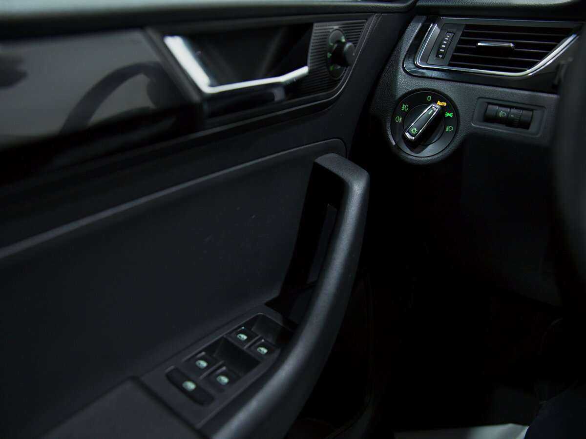 Skoda Rapid с пробегом — 2017 год. Фото: #6