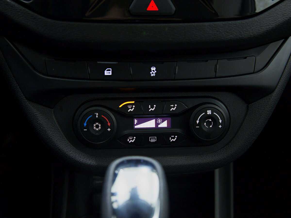 Lada (ВАЗ) Vesta с пробегом — 2022 год. Фото: #13