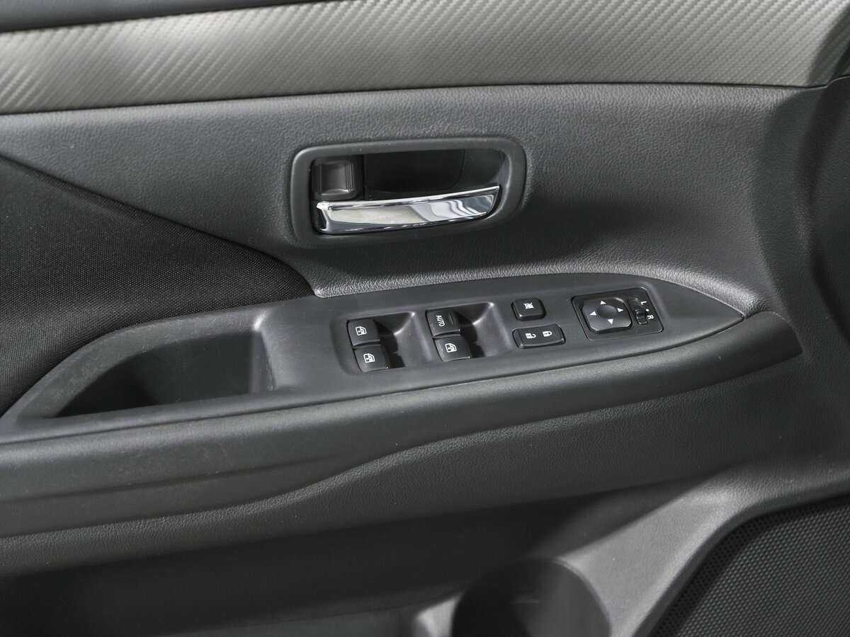 Mitsubishi Outlander с пробегом — 2018 год. Фото: #14
