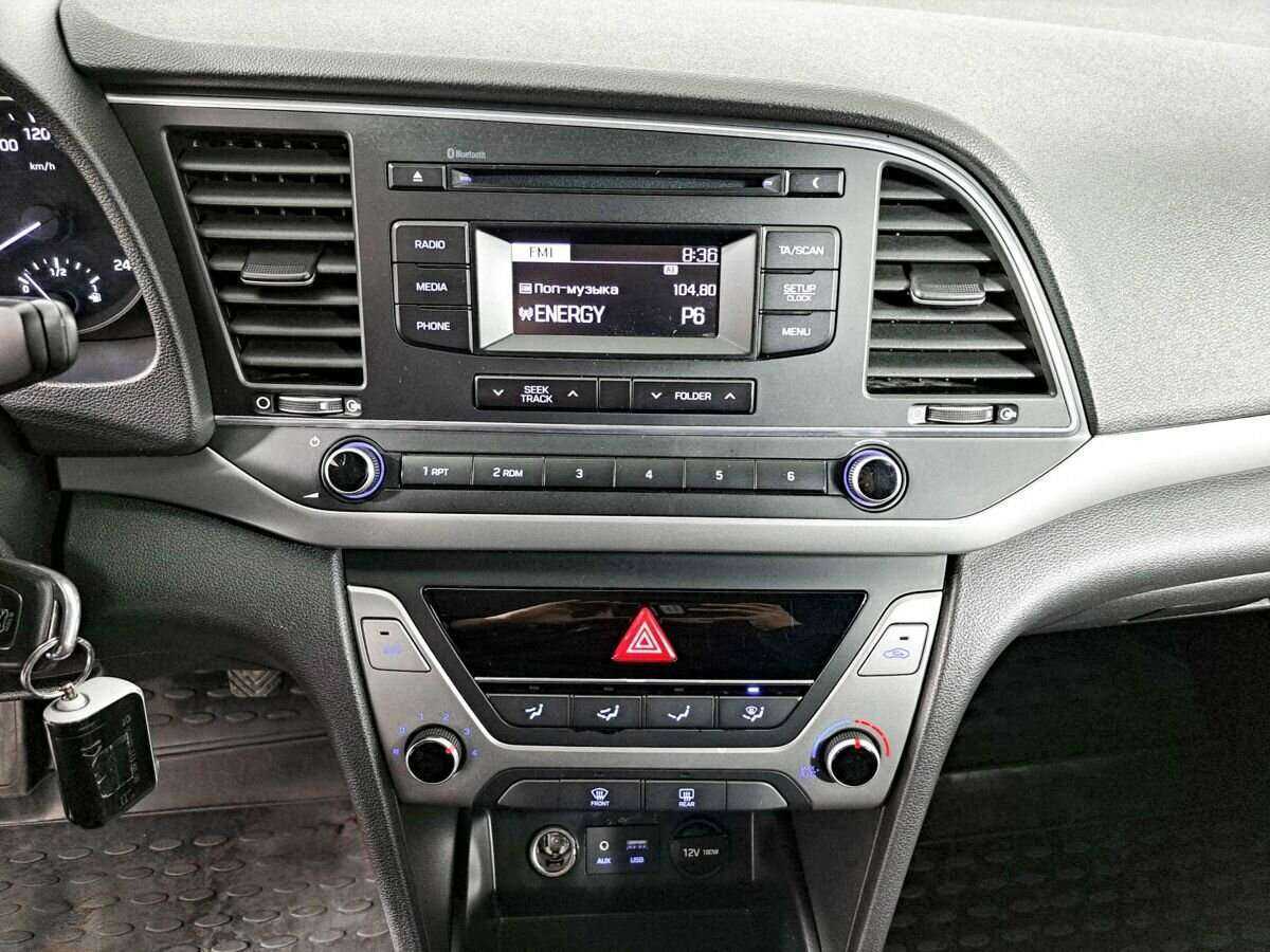 Hyundai Elantra с пробегом — 2017 год. Фото: #12