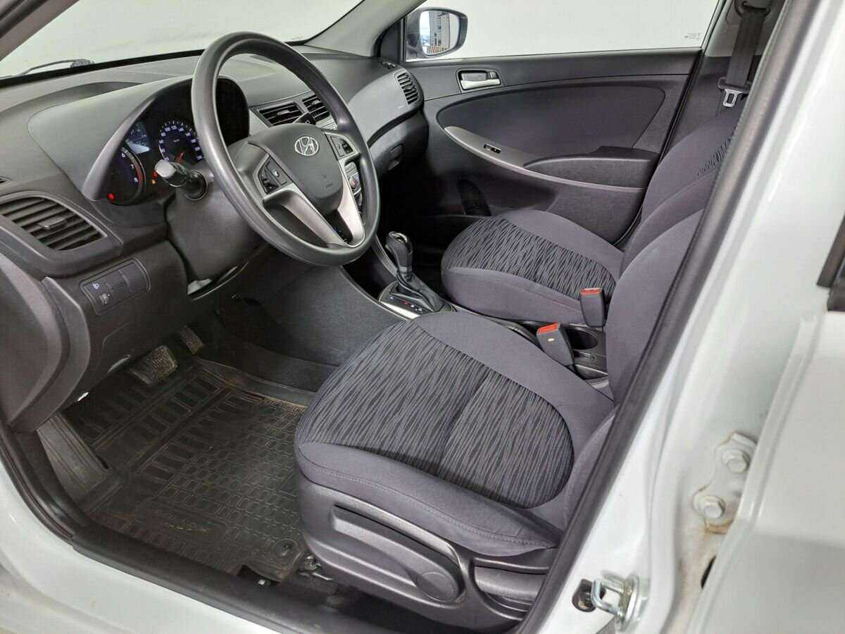 Hyundai Solaris с пробегом — 2014 год. Фото: #13