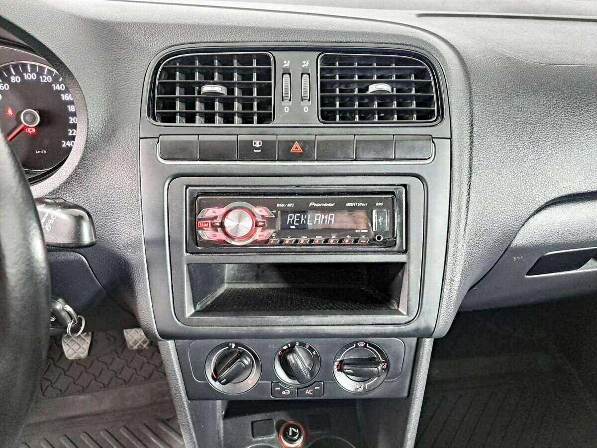 Volkswagen Polo с пробегом — 2012 год. Фото: #12