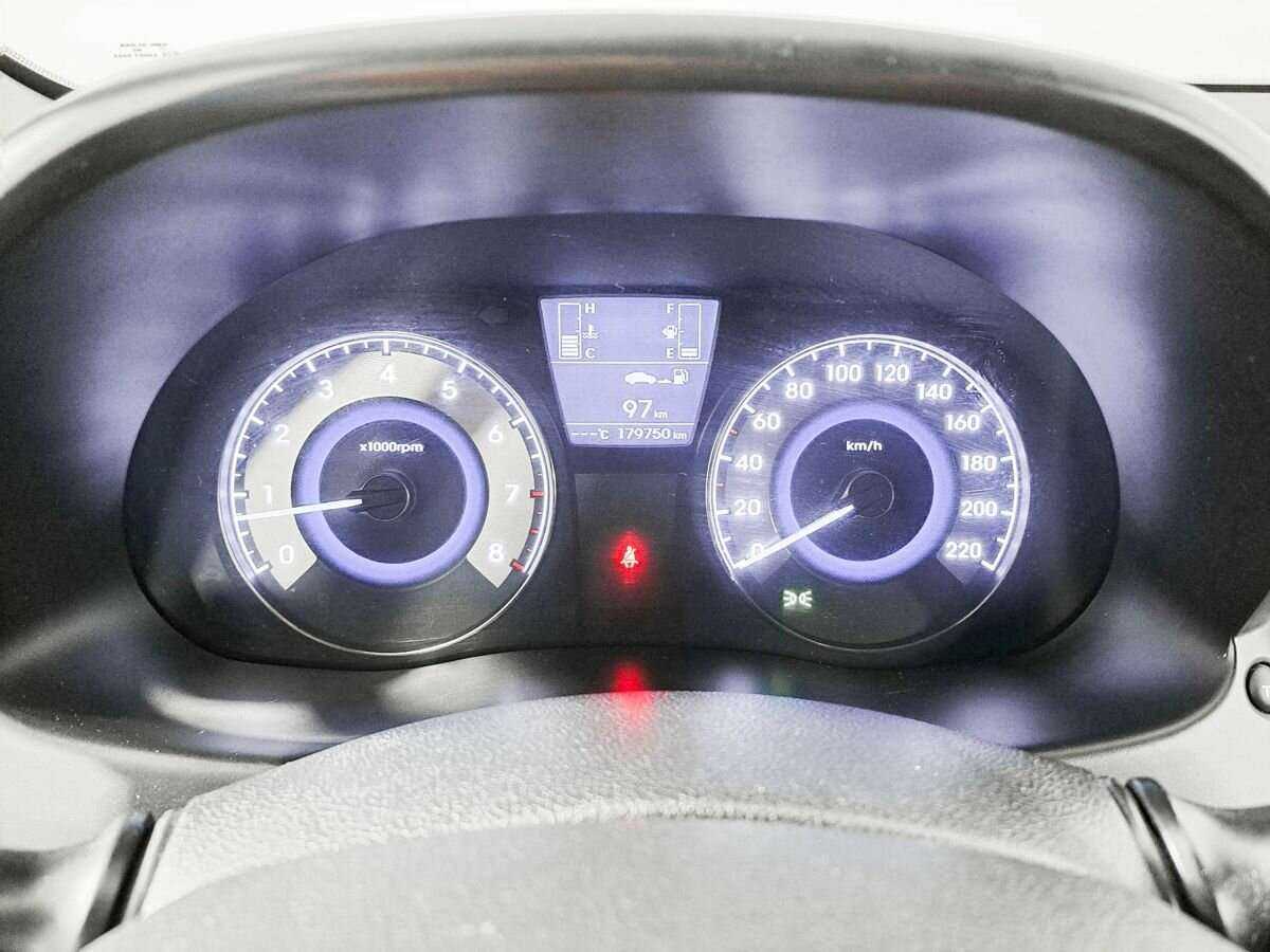 Hyundai Solaris с пробегом — 2015 год. Фото: #10