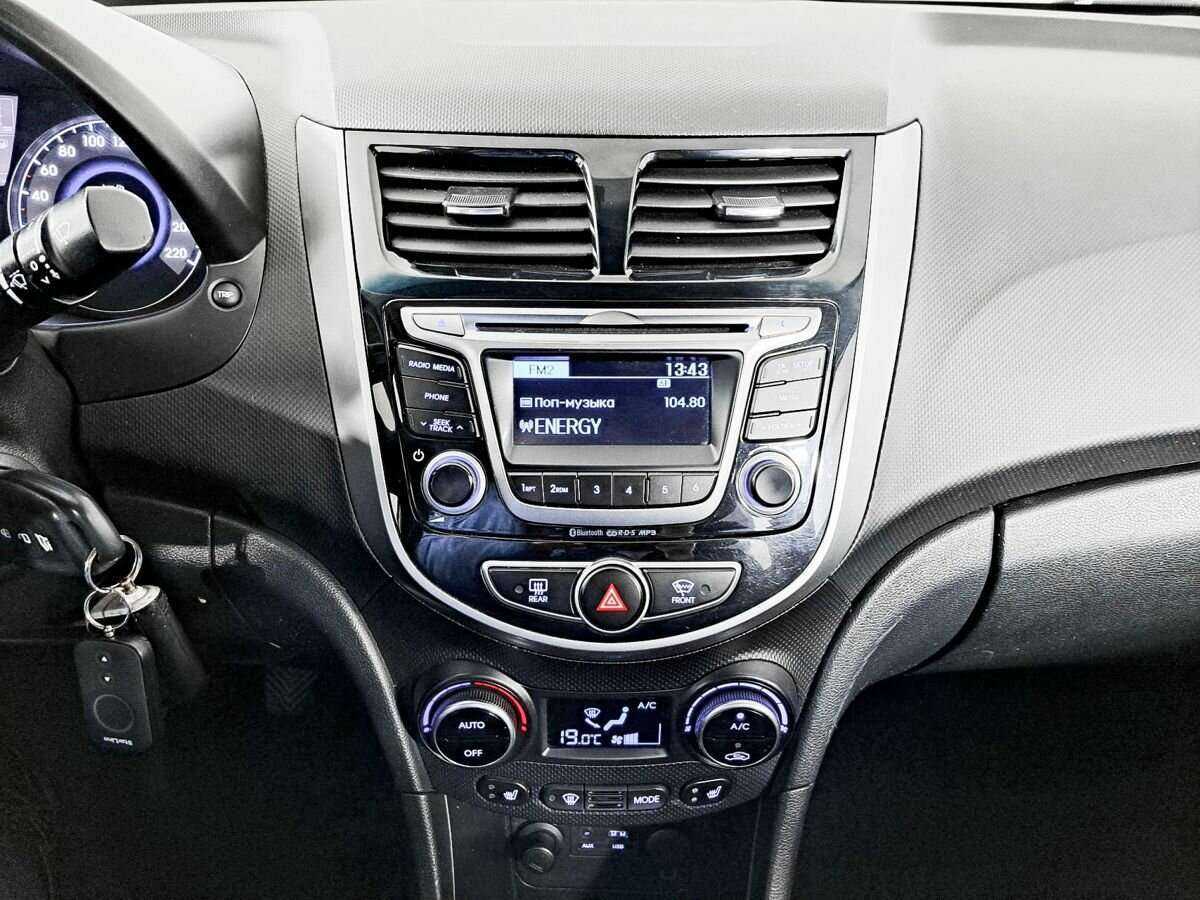 Hyundai Solaris с пробегом — 2015 год. Фото: #12