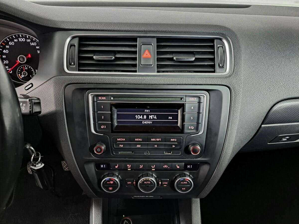 Volkswagen Jetta с пробегом — 2014 год. Фото: #12