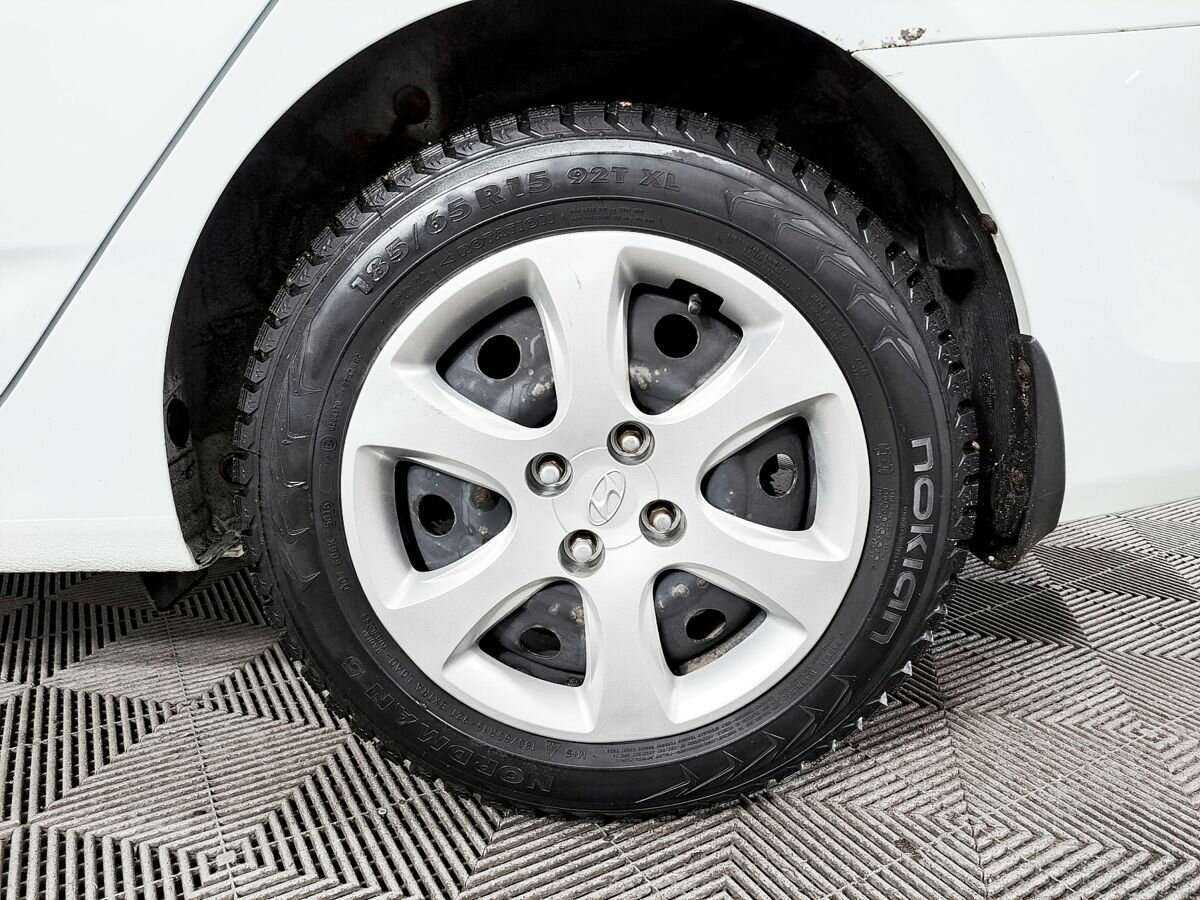 Hyundai Solaris с пробегом — 2013 год. Фото: #17