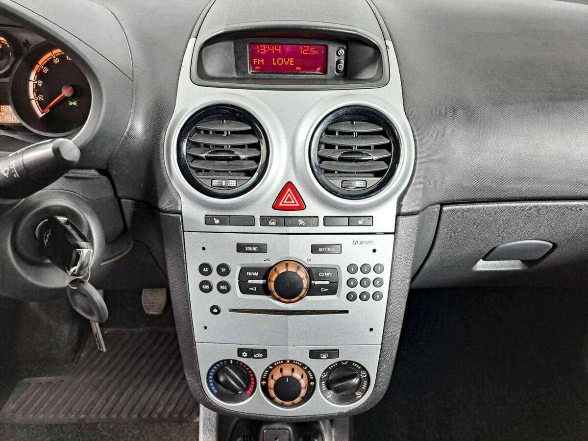 Opel Corsa с пробегом — 2012 год. Фото: #12