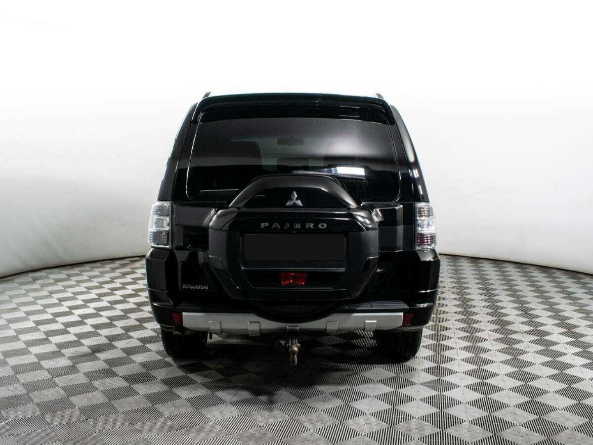 Mitsubishi Pajero с пробегом — 2015 год. Фото: #3
