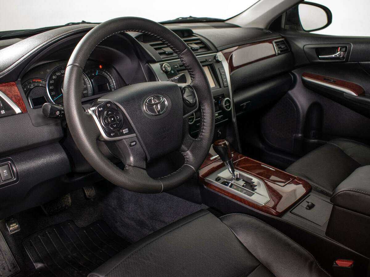 Toyota Camry с пробегом — 2014 год. Фото: #12