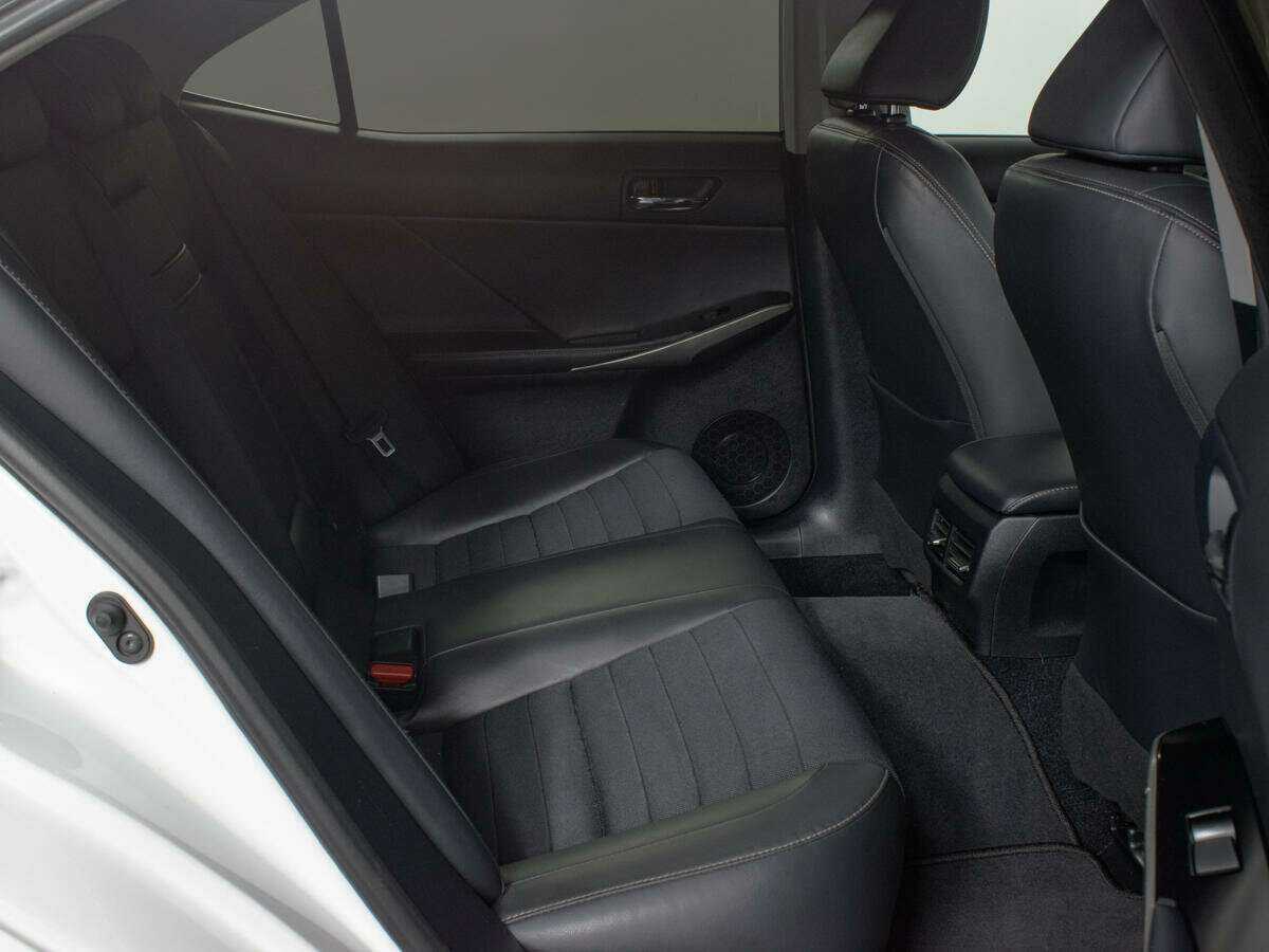 Lexus IS с пробегом — 2014 год. Фото: #9