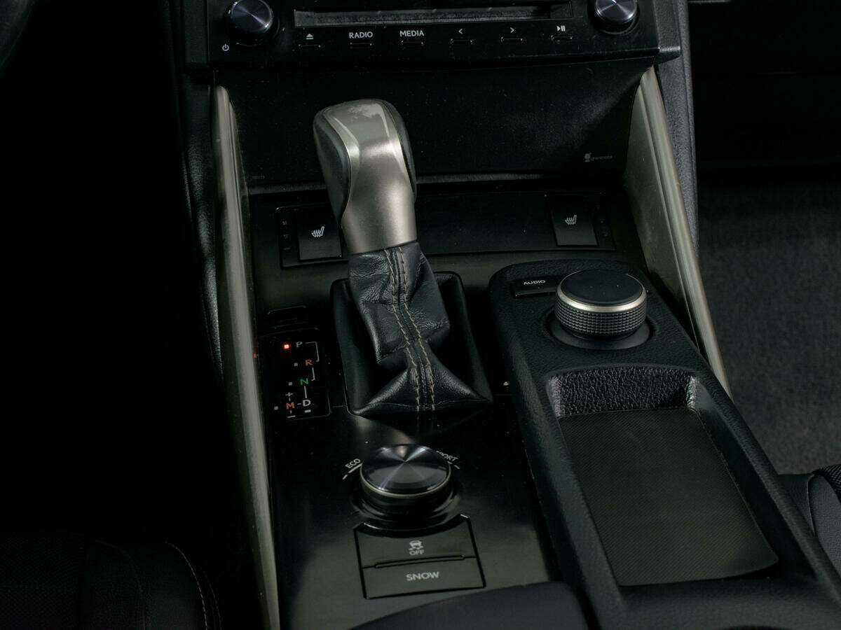 Lexus IS с пробегом — 2014 год. Фото: #12