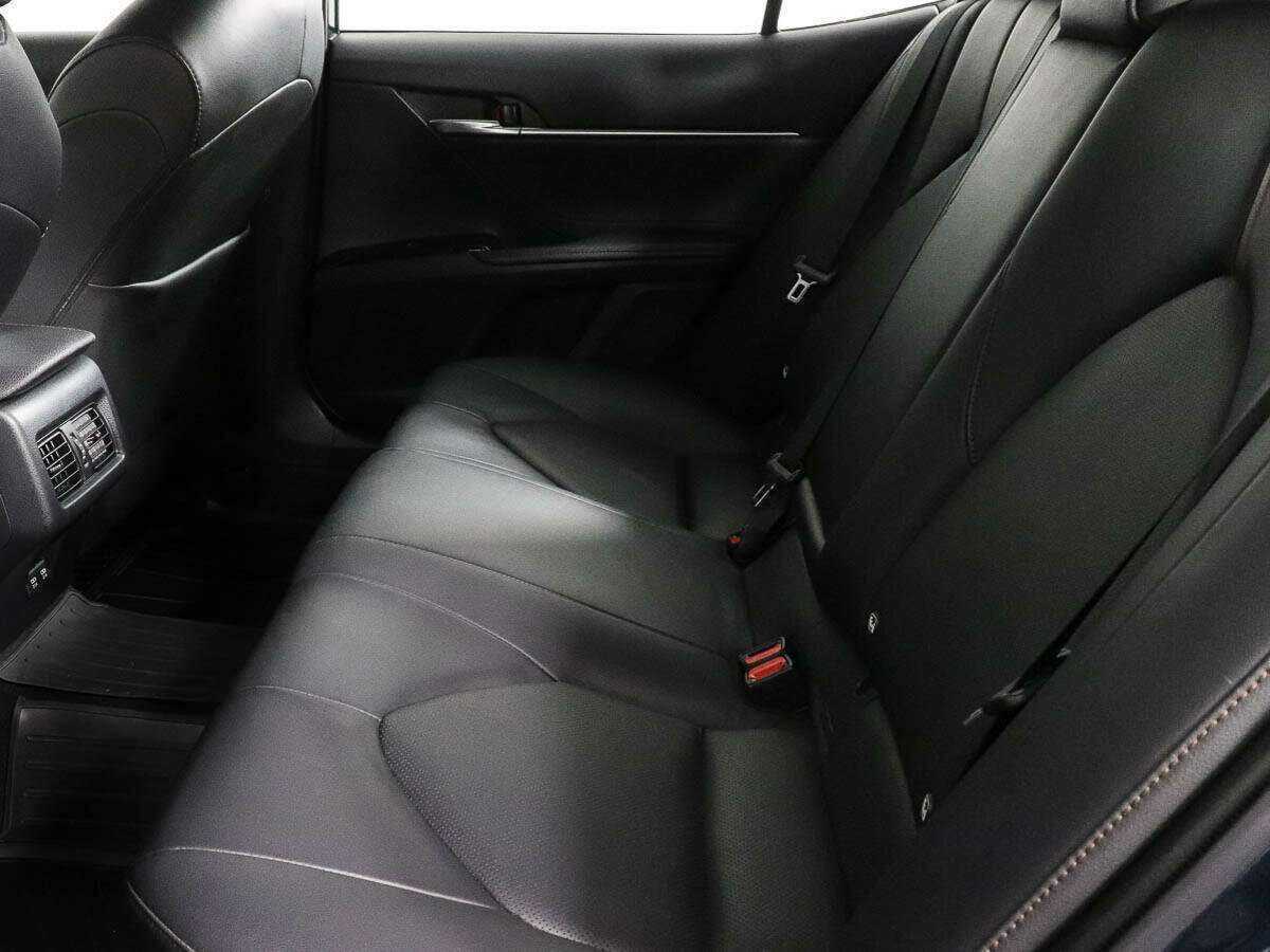 Toyota Camry с пробегом — 2019 год. Фото: #7