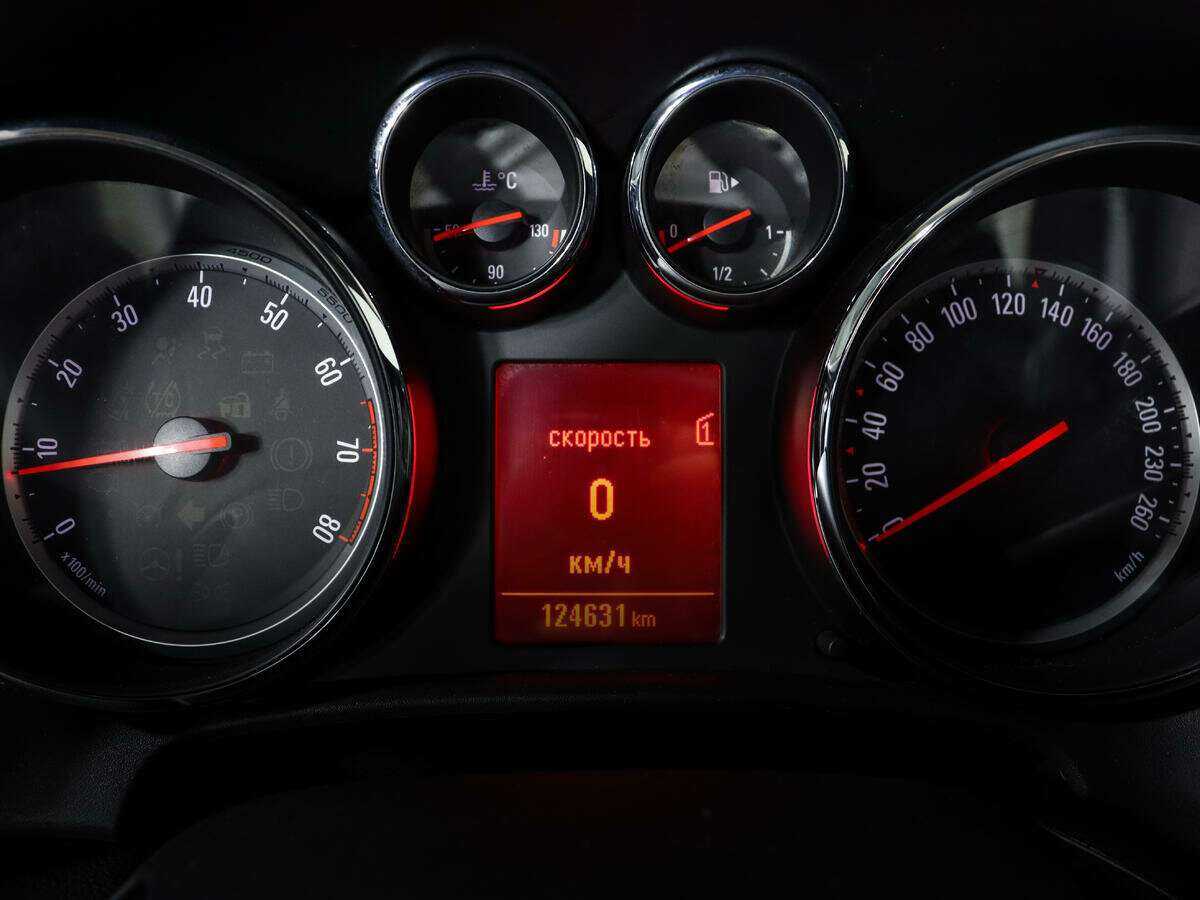 Opel Astra с пробегом — 2014 год. Фото: #10