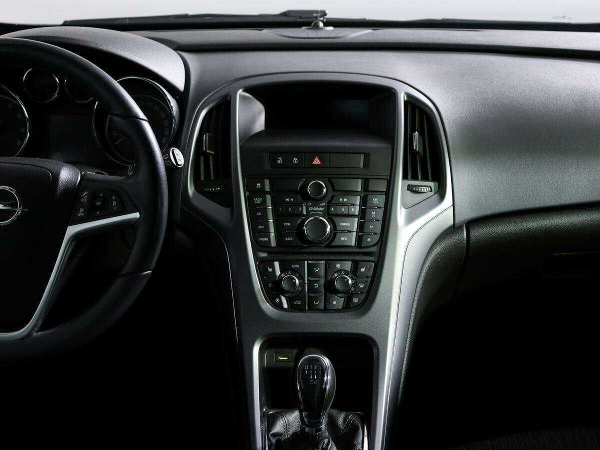 Opel Astra с пробегом — 2014 год. Фото: #12