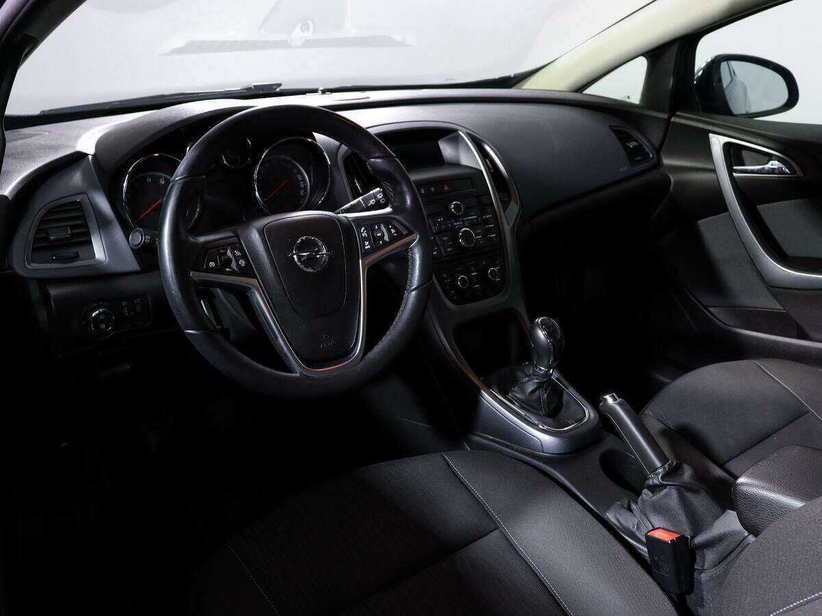 Opel Astra с пробегом — 2014 год. Фото: #13