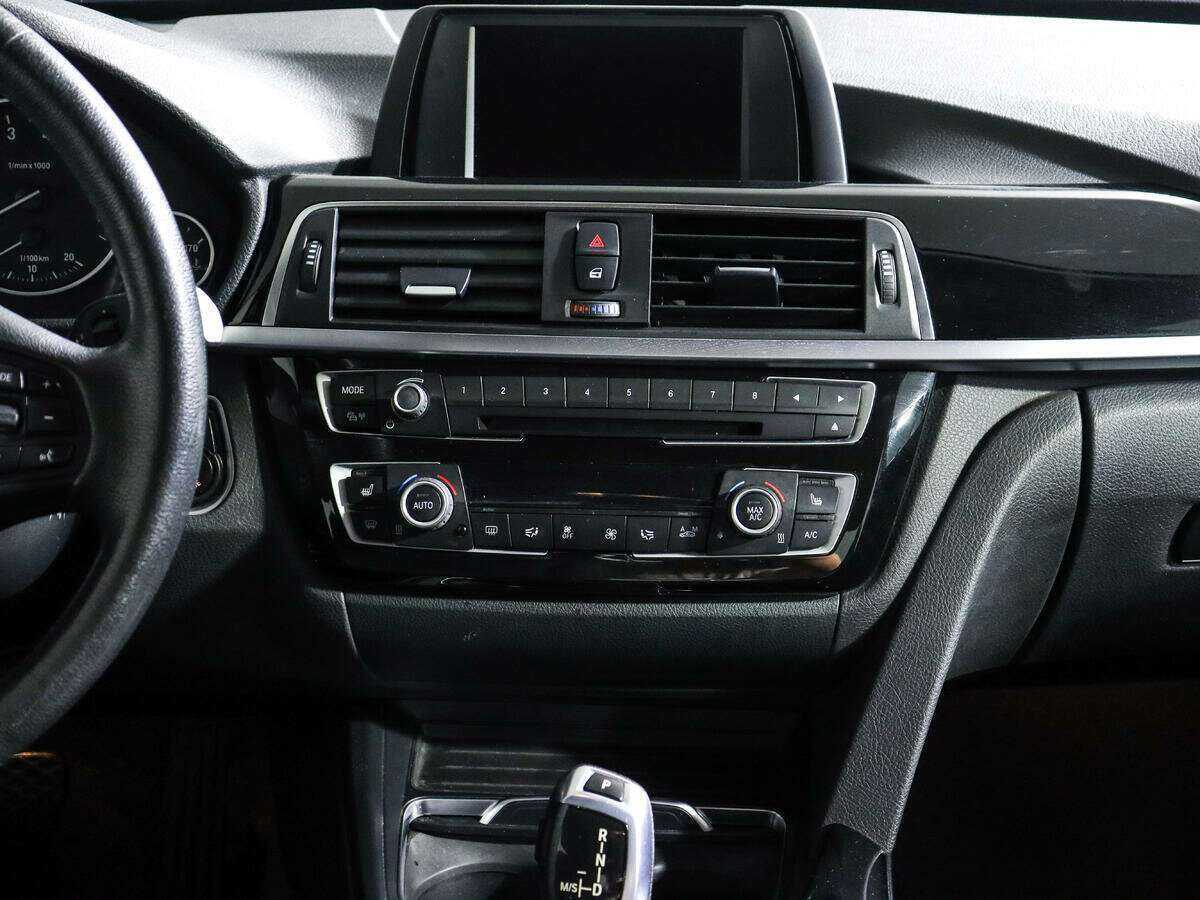 BMW 3 серии с пробегом — 2017 год. Фото: #8