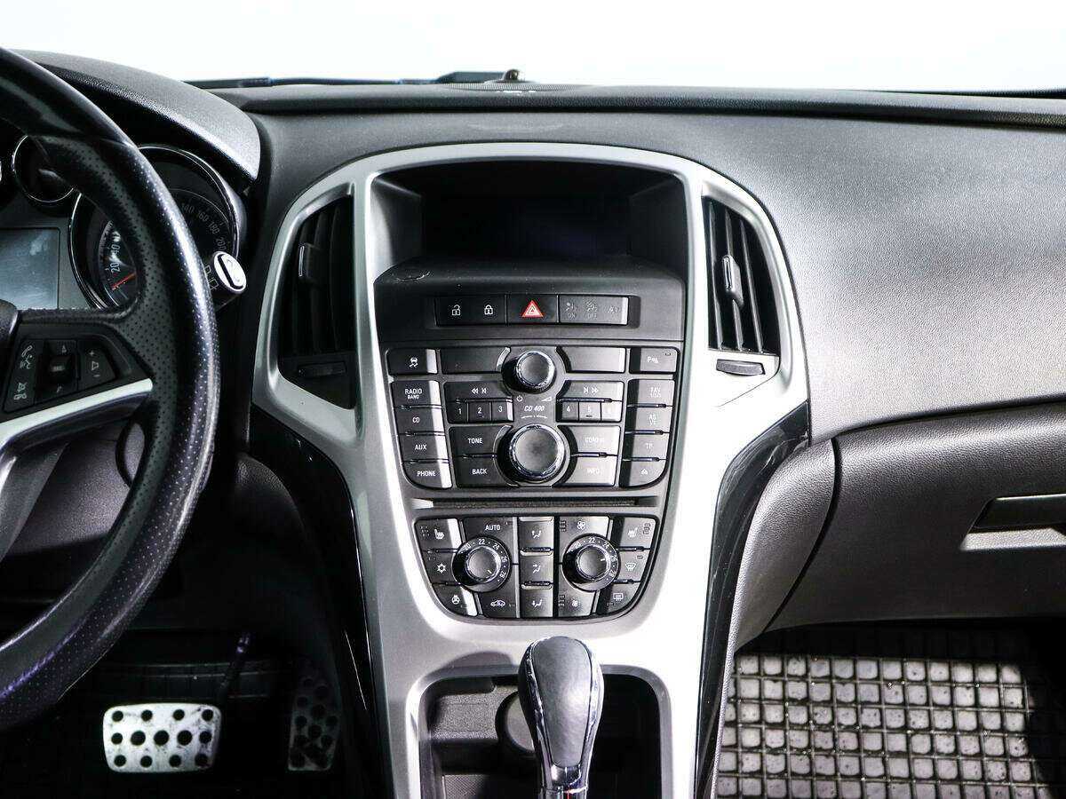 Opel Astra с пробегом — 2013 год. Фото: #12