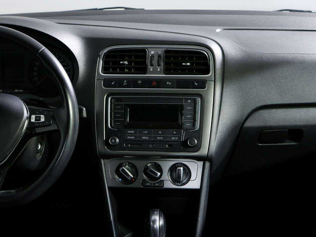 Volkswagen Polo с пробегом — 2019 год. Фото: #11