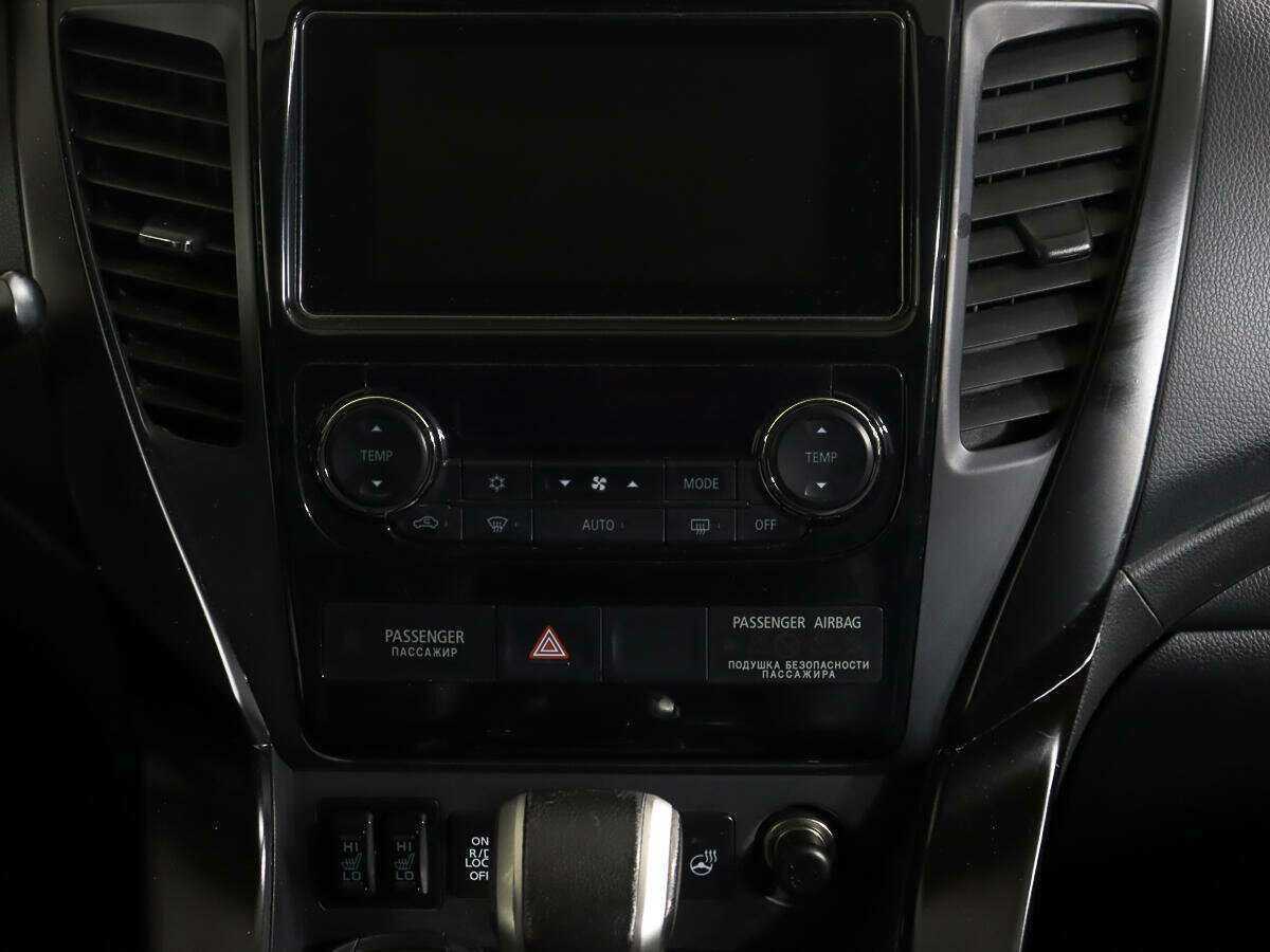 Mitsubishi Pajero Sport с пробегом — 2017 год. Фото: #11