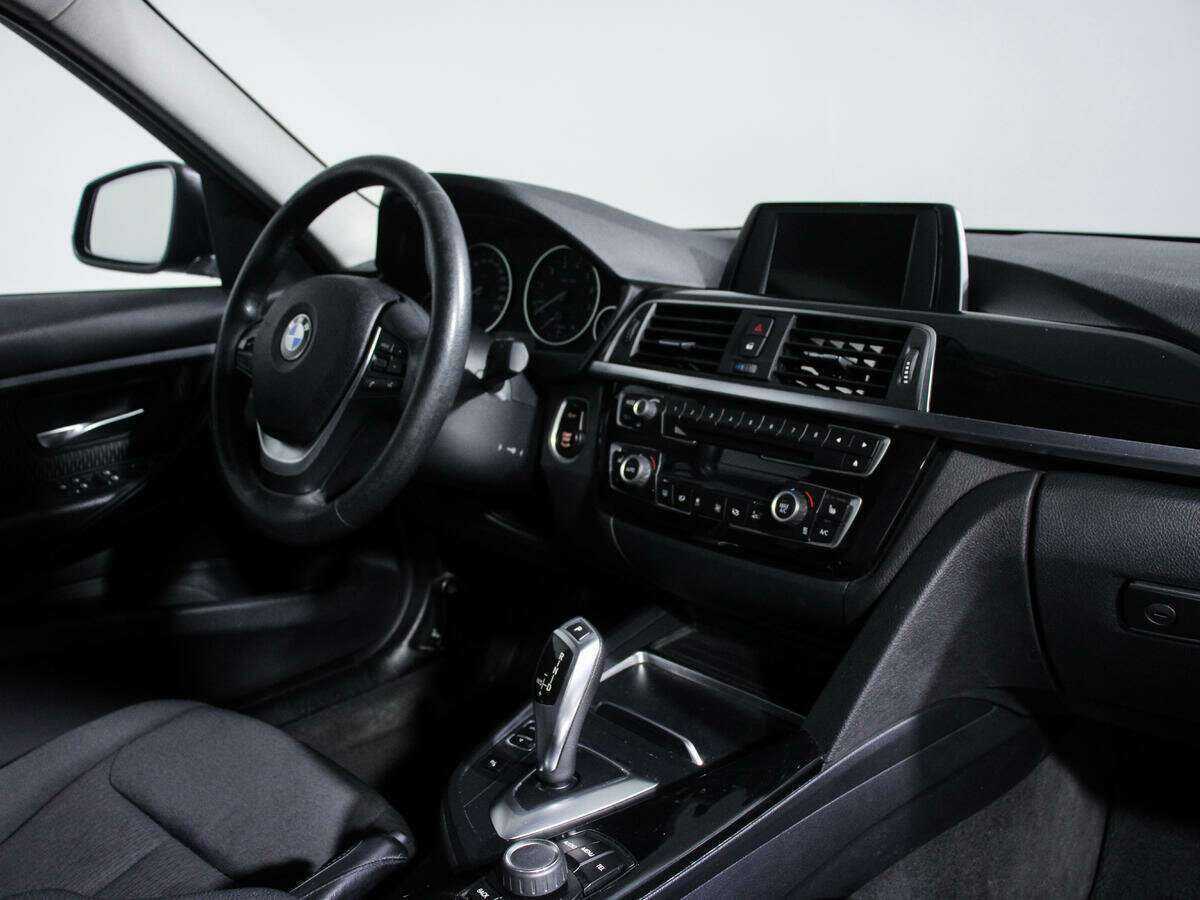 BMW 3 серии с пробегом — 2017 год. Фото: #7