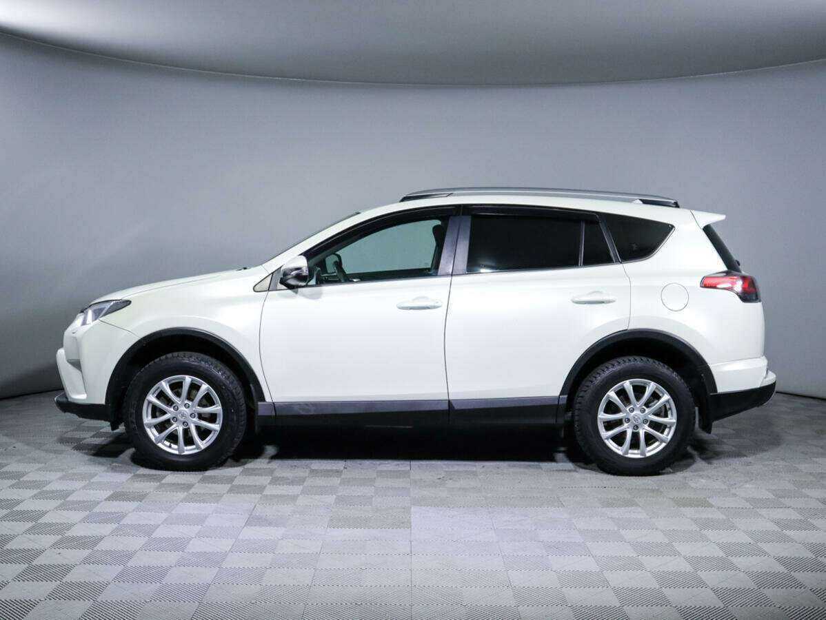 Toyota RAV4 с пробегом — 2017 год. Фото: #6