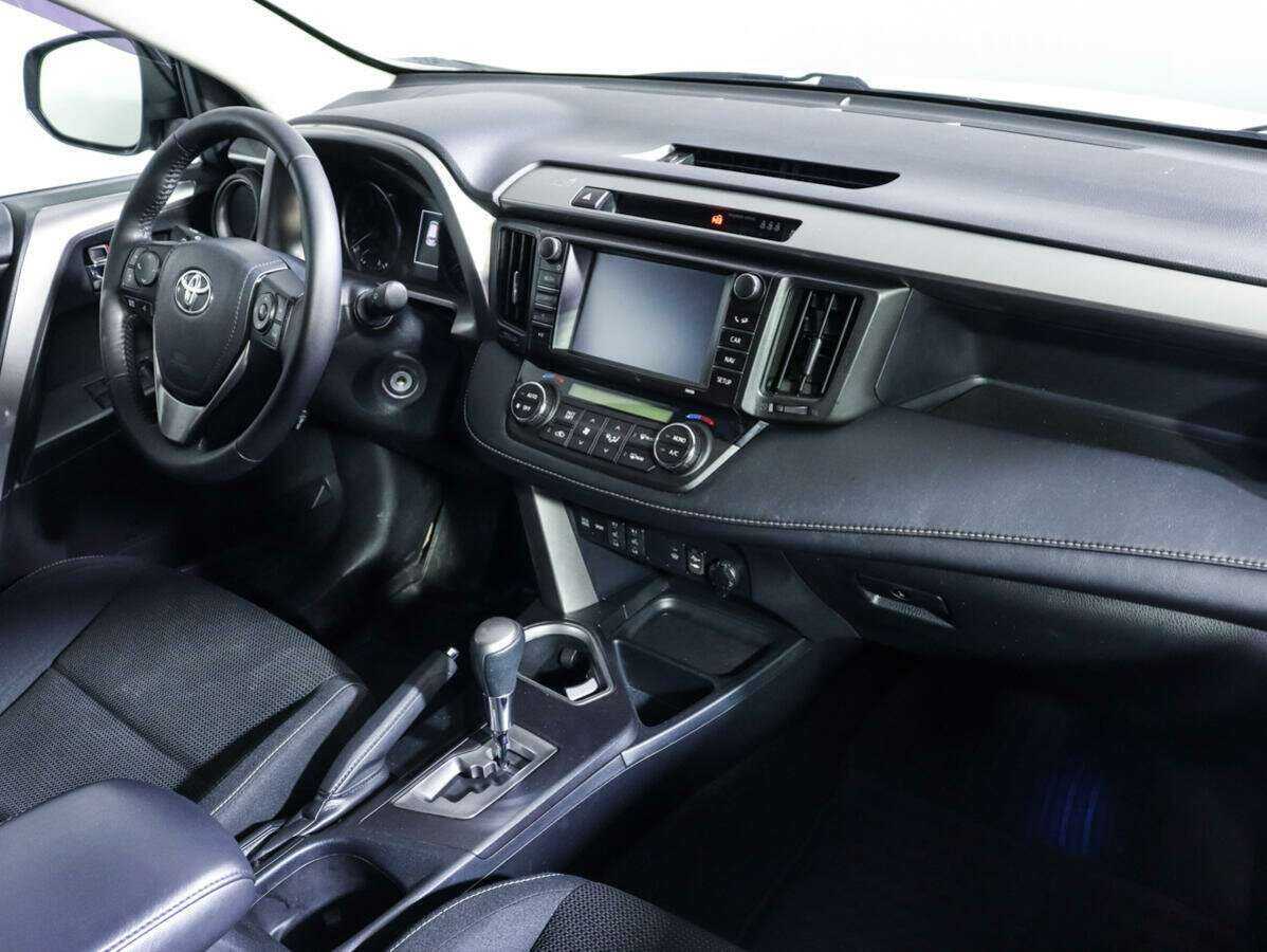 Toyota RAV4 с пробегом — 2017 год. Фото: #7