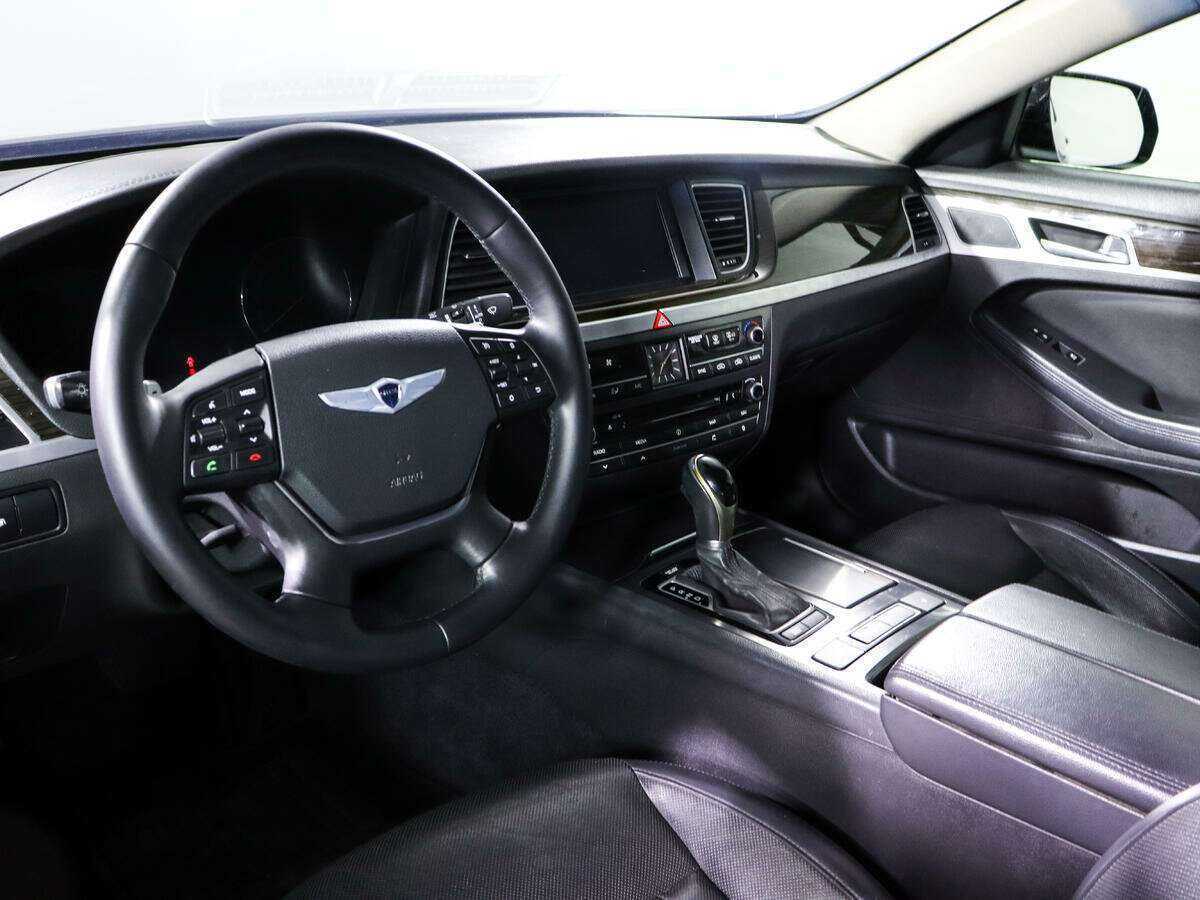 Hyundai Genesis с пробегом — 2014 год. Фото: #12