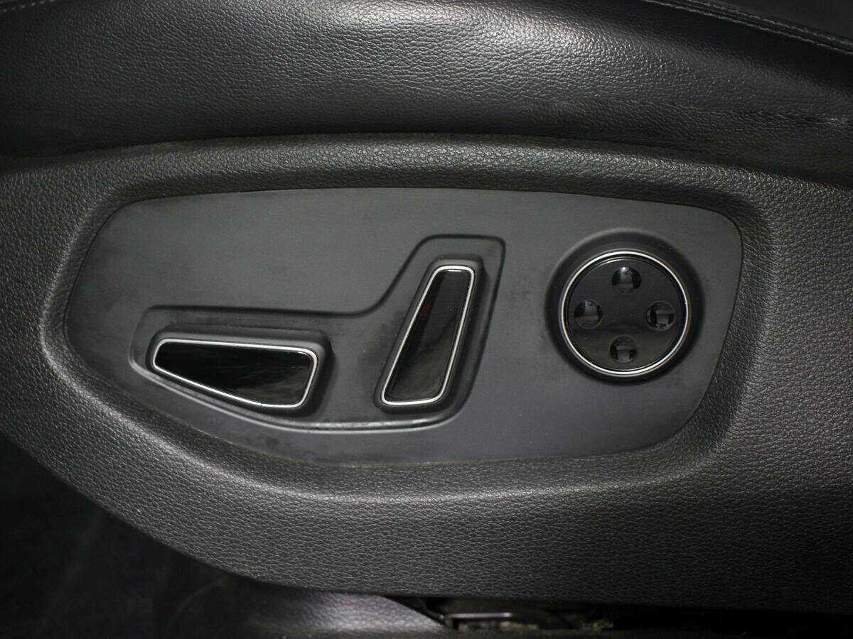 Hyundai Genesis с пробегом — 2014 год. Фото: #16