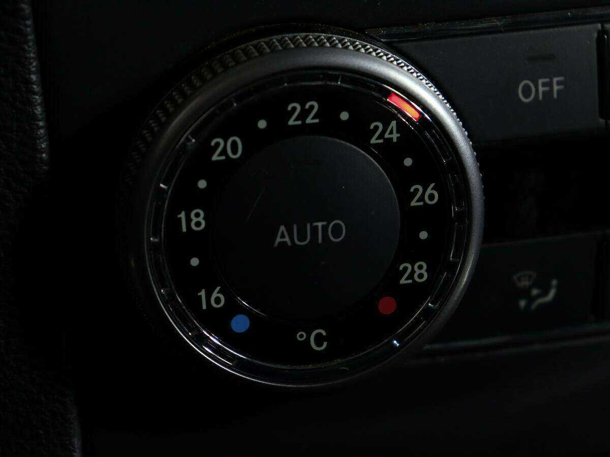 Mercedes-Benz GLK-Класс с пробегом — 2012 год. Фото: #15