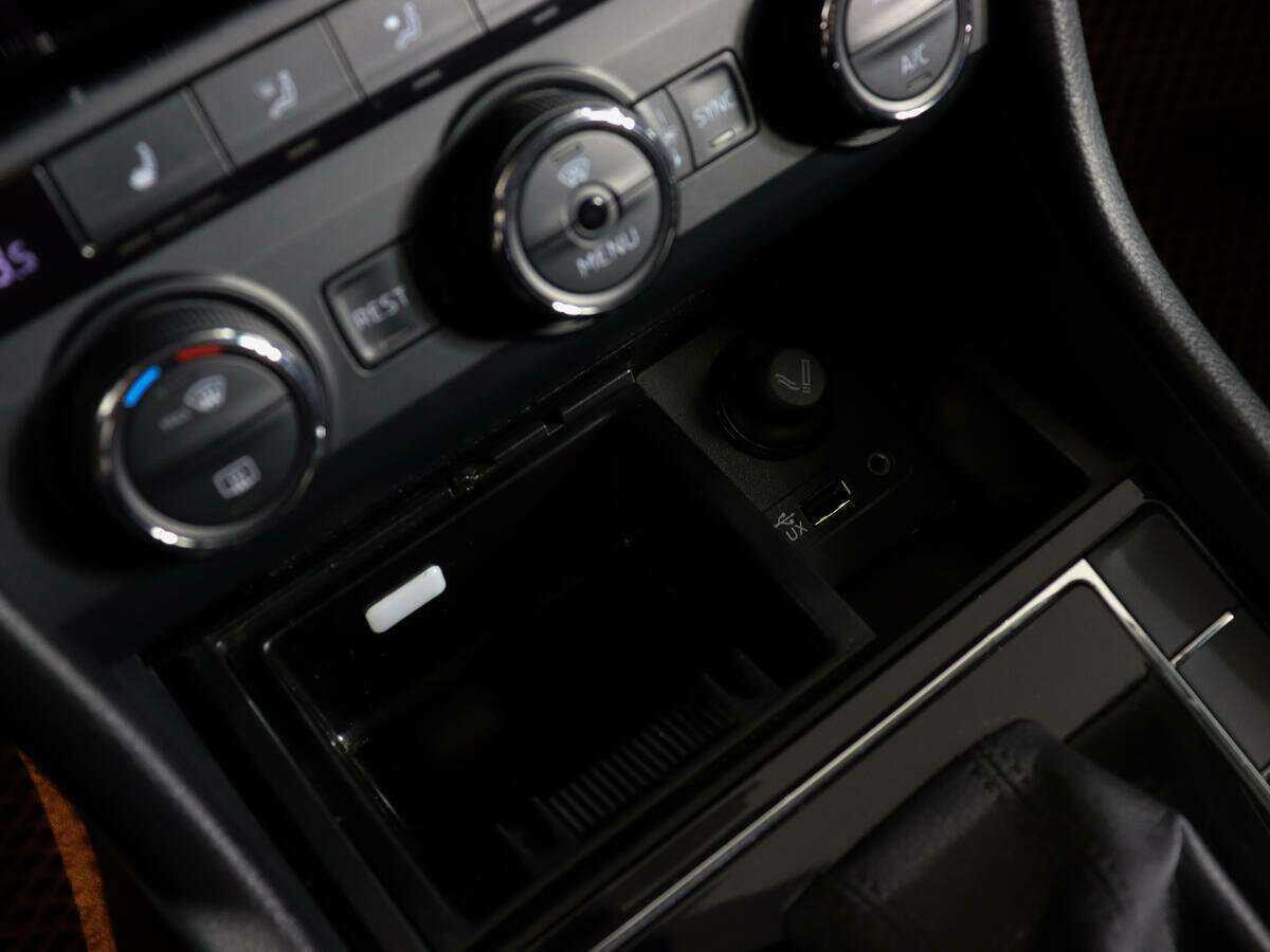 Skoda Superb с пробегом — 2015 год. Фото: #17