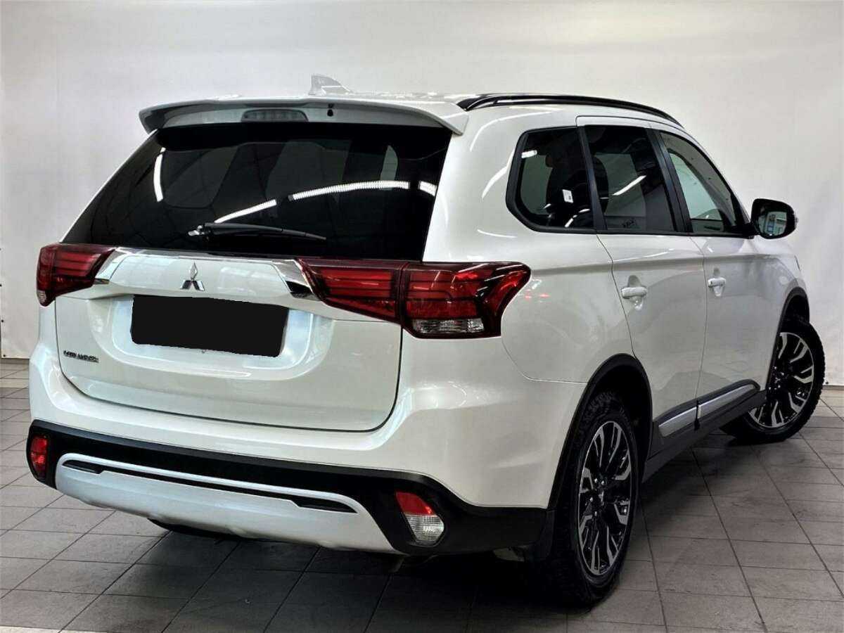 Mitsubishi Outlander с пробегом — 2021 год. Фото: #5