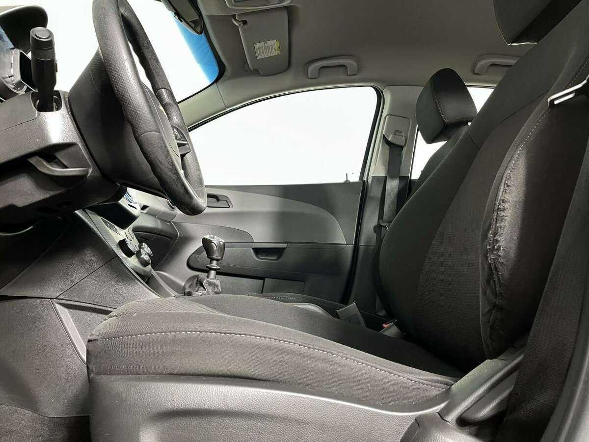 Chevrolet Aveo с пробегом — 2013 год. Фото: #8