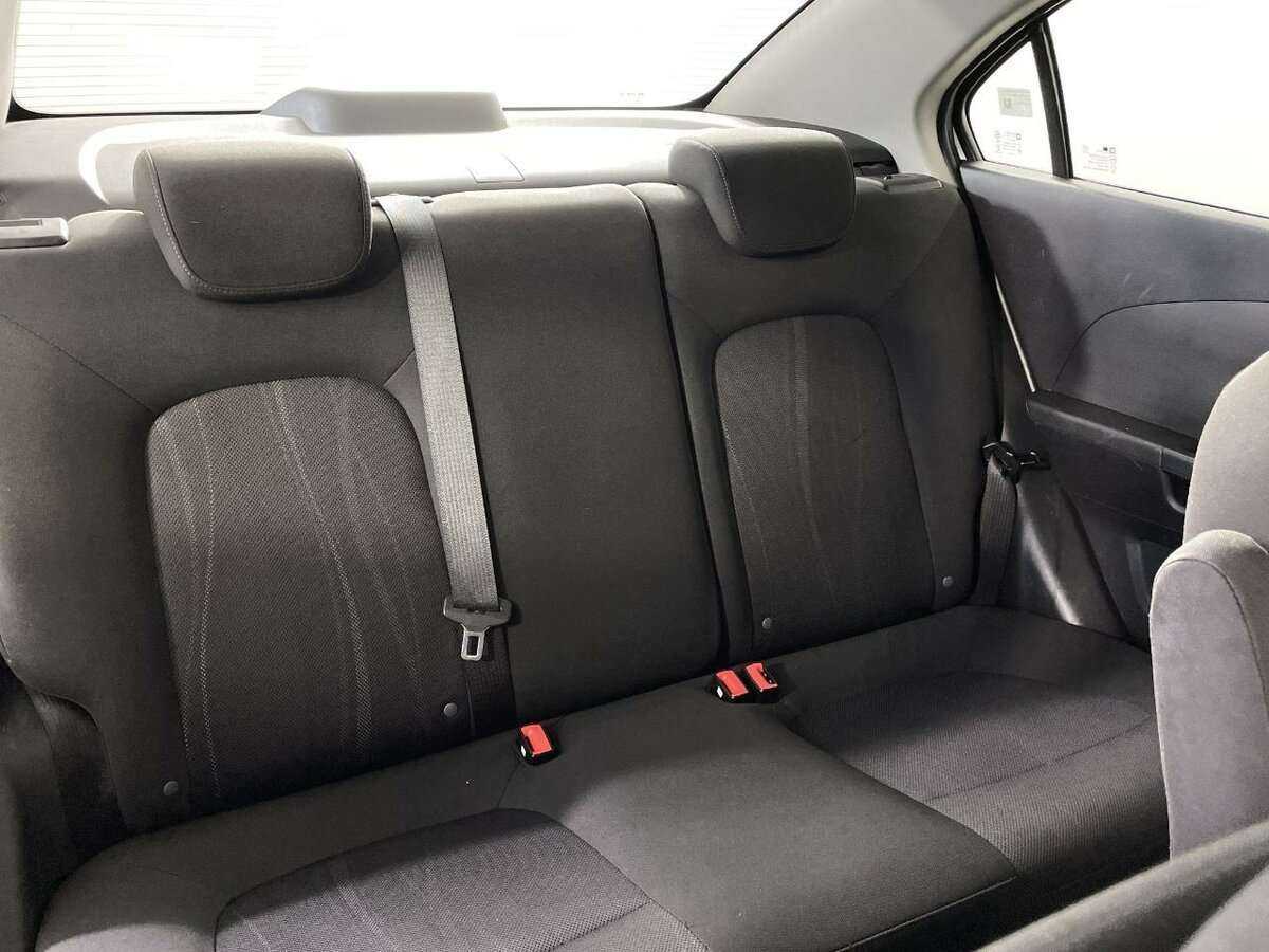 Chevrolet Aveo с пробегом — 2013 год. Фото: #13