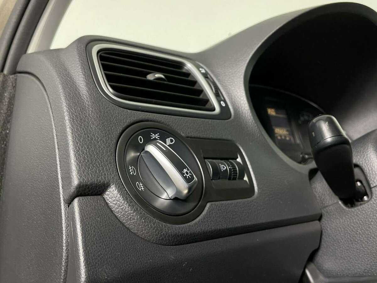 Volkswagen Polo с пробегом — 2015 год. Фото: #7