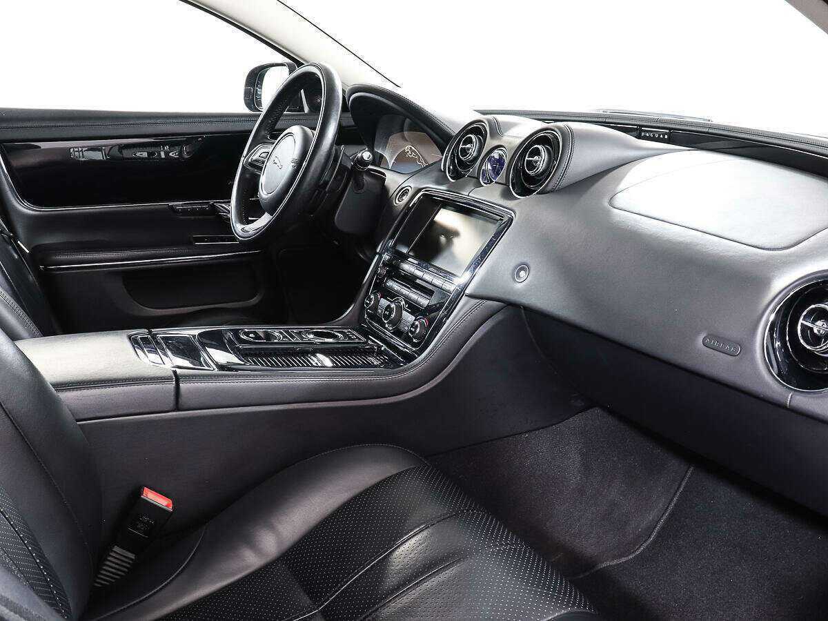 Jaguar XJ с пробегом — 2013 год. Фото: #8