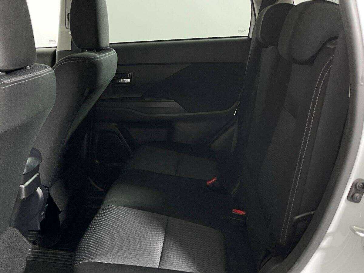 Mitsubishi Outlander с пробегом — 2018 год. Фото: #9