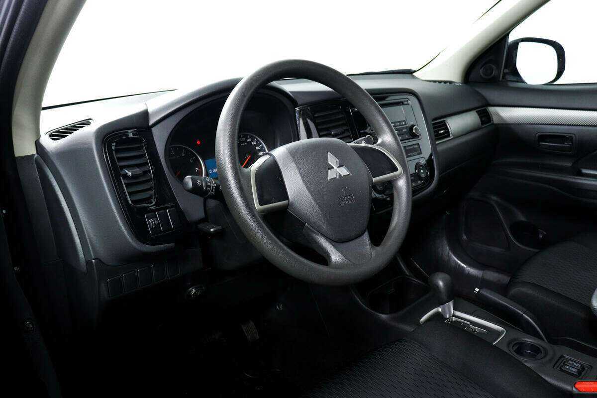 Mitsubishi Outlander с пробегом — 2012 год. Фото: #12
