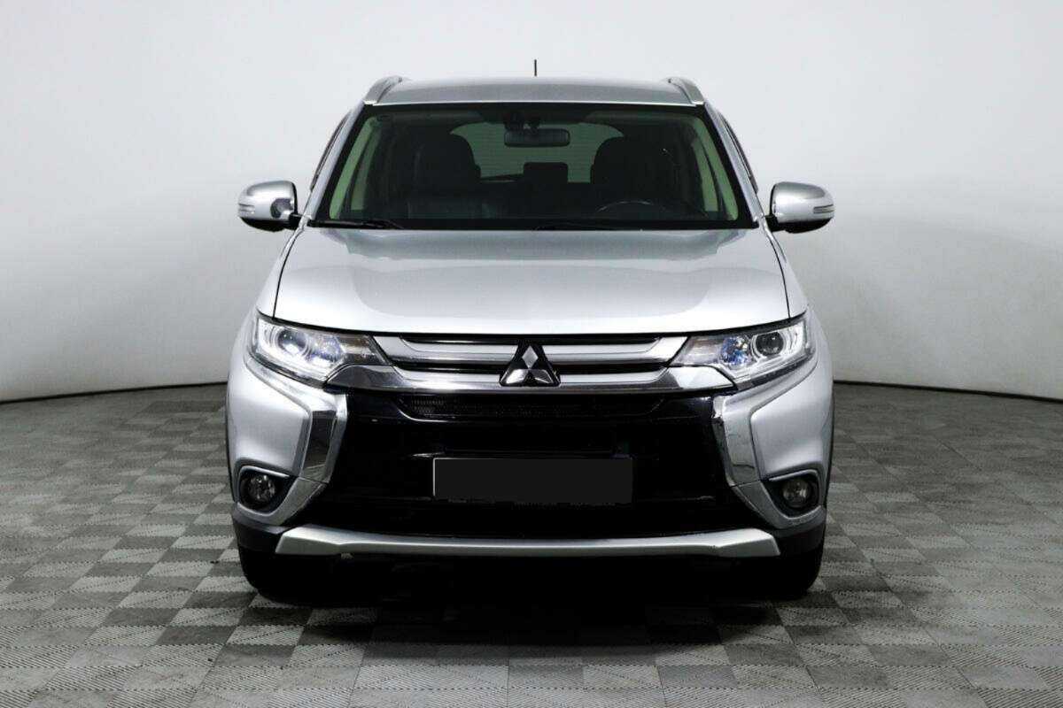 Mitsubishi Outlander с пробегом — 2015 год. Фото: #1