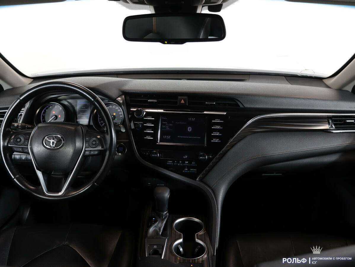 Toyota Camry с пробегом — 2018 год. Фото: #10