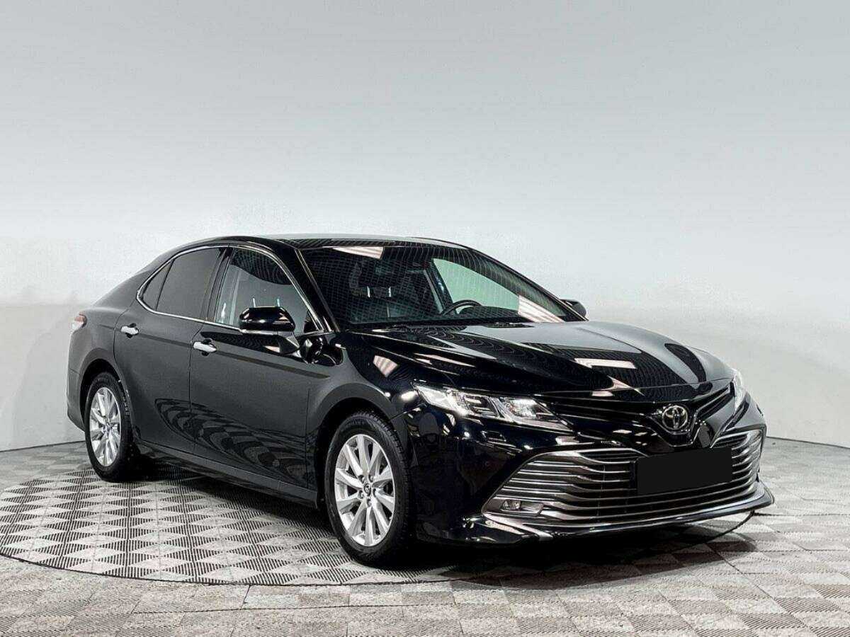 Toyota Camry с пробегом — 2018 год. Фото: #1