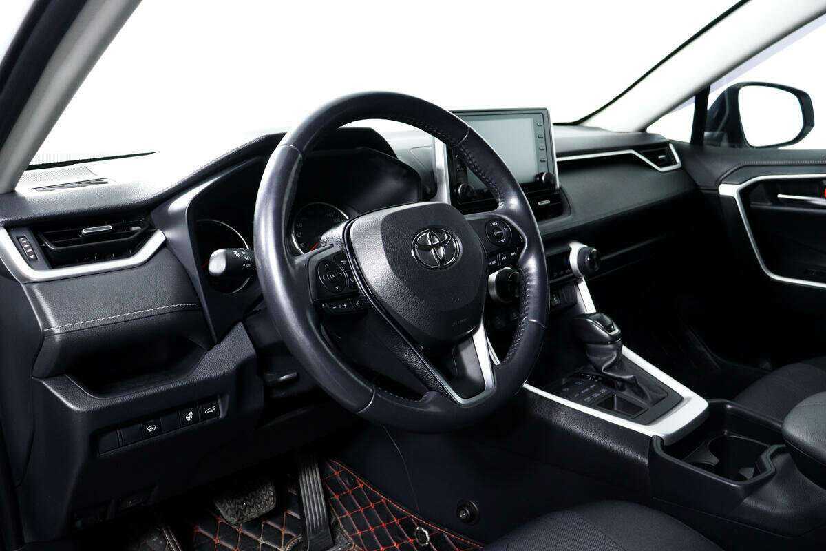 Toyota RAV4 с пробегом — 2020 год. Фото: #12