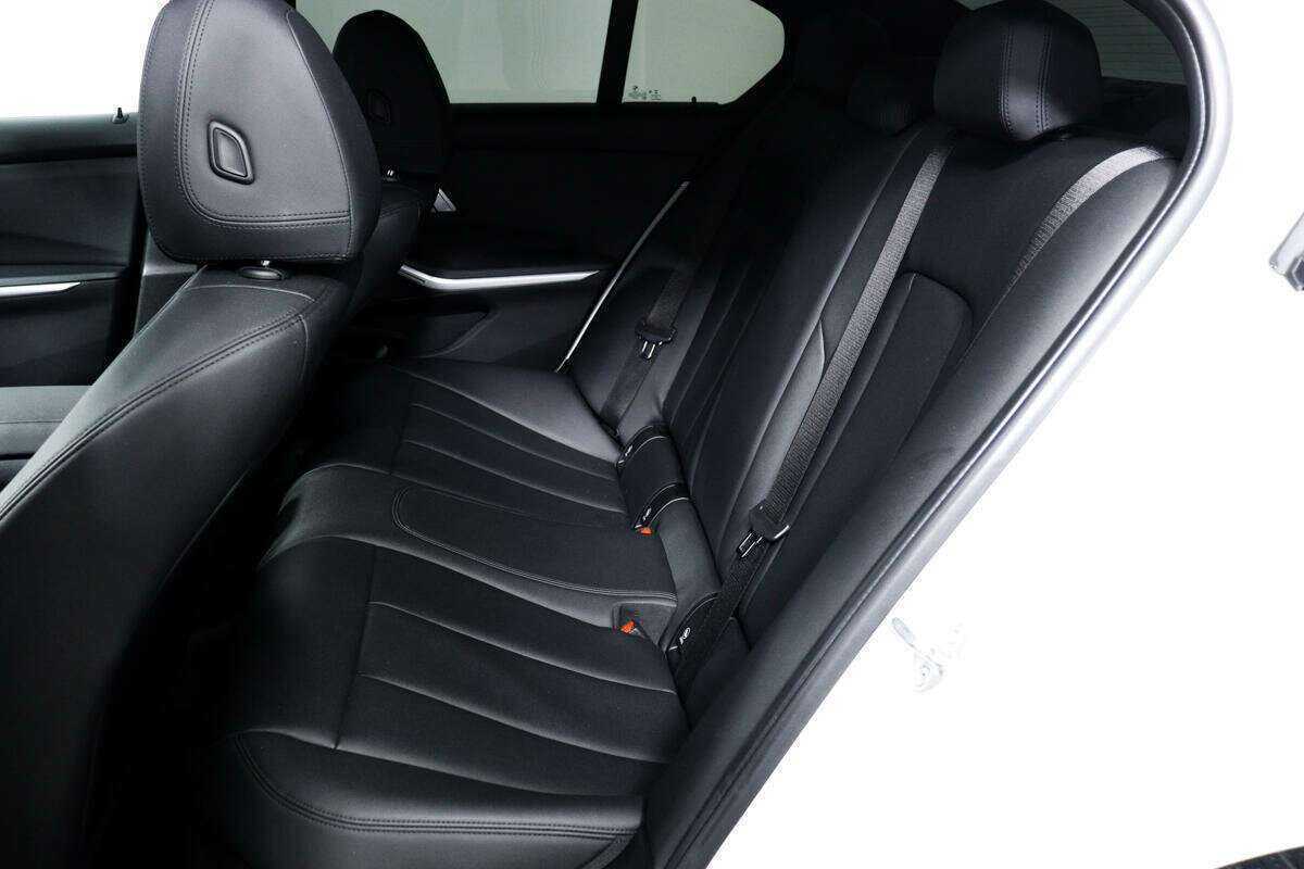 BMW 3 серии с пробегом — 2019 год. Фото: #11