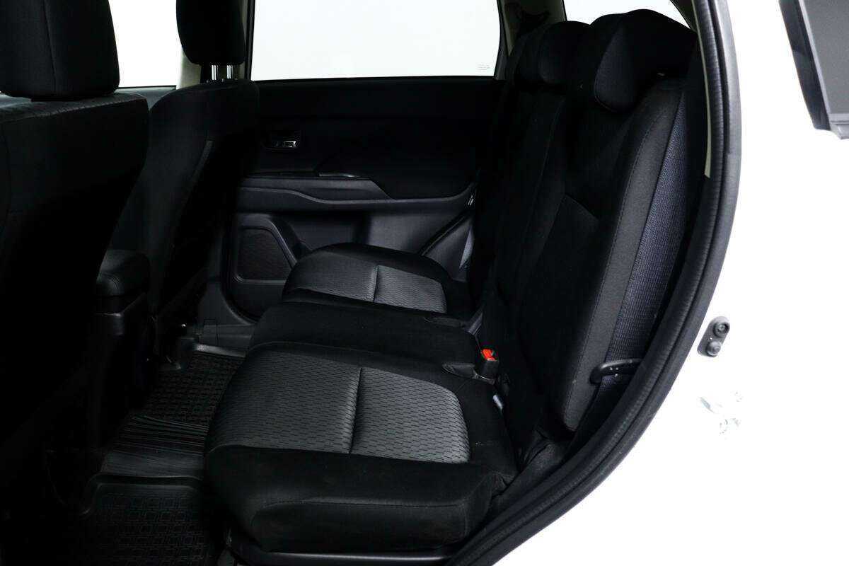 Mitsubishi Outlander с пробегом — 2013 год. Фото: #11