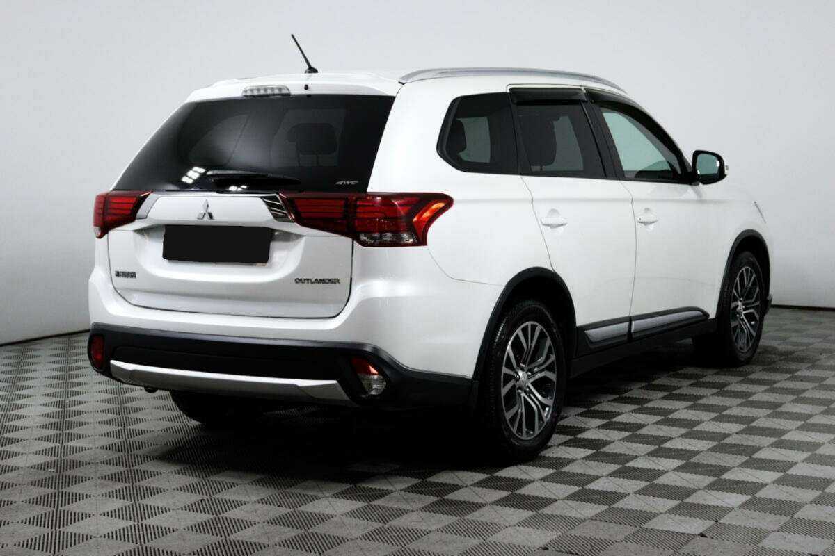 Mitsubishi Outlander с пробегом — 2015 год. Фото: #4